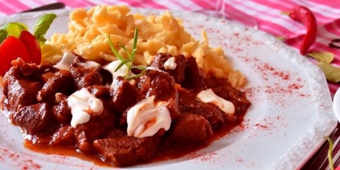 10 Main Dishes of Hungarian Cuisine: What to Try for a Tourist