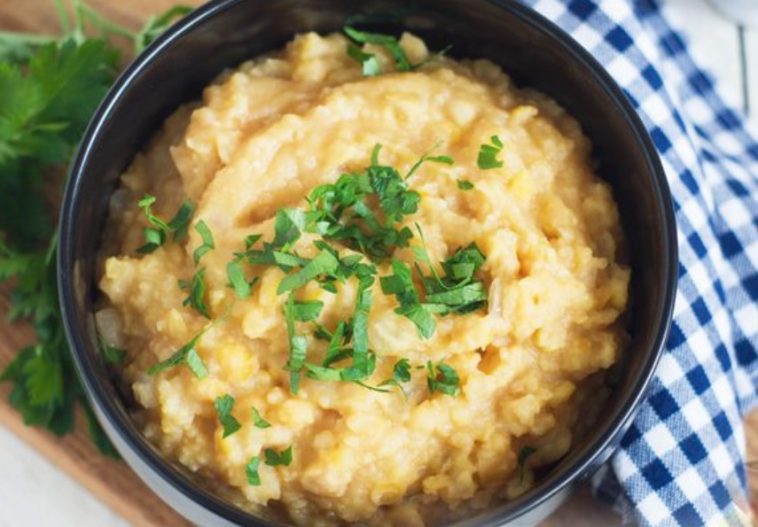 Pea Porridge with Fried Onions