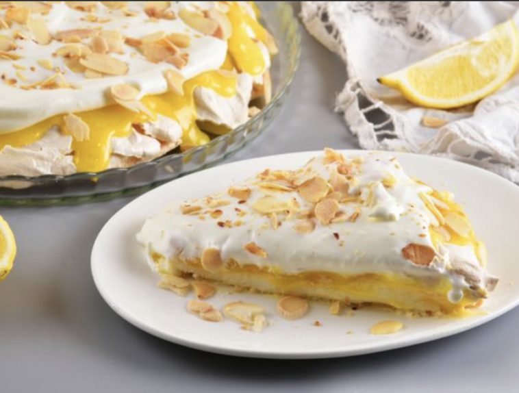 Meringue with Lemon Curd and Whipped Cream