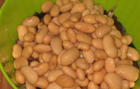 Open the beans, drain the liquid, rinse with boiled water.