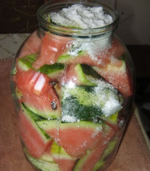 Pour salt, sugar, citric acid and aspirin directly into the jars