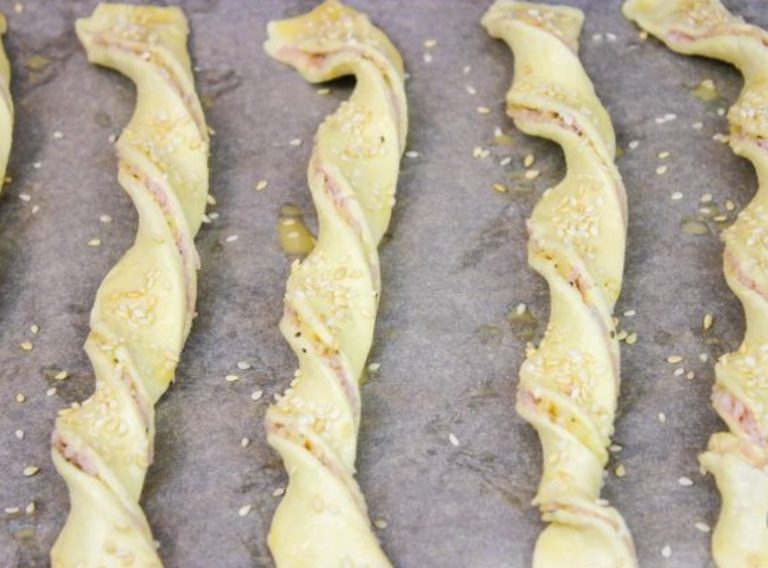 Puff Spiral Sticks with Ham and Cheese