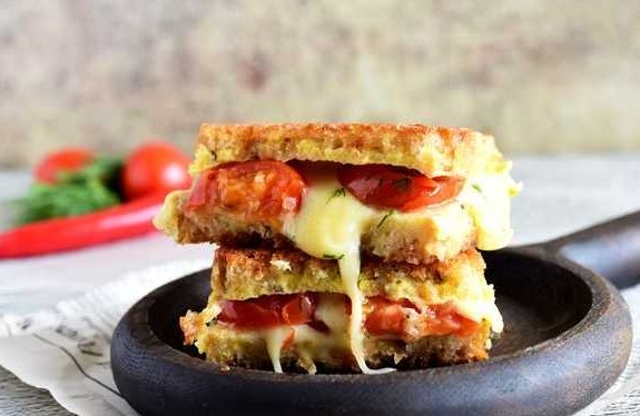 Egg, Cheese and Tomato Sandwich