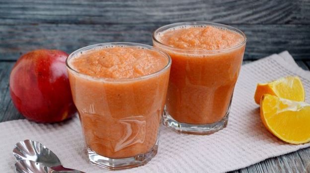 Apple-Banana Smoothie with Orange and Carrot