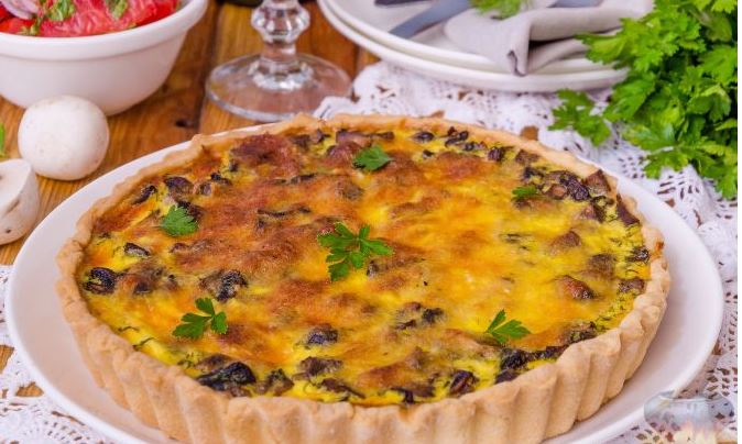 Classic Quiche with Chicken and Mushrooms