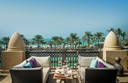 Dubai Eating: 11 Best Local Restaurants & Cafes in Dubai