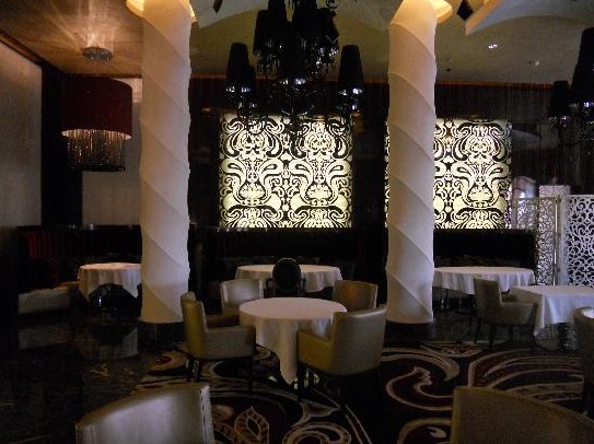 Dubai Eating: 11 Best Local Restaurants & Cafes in Dubai