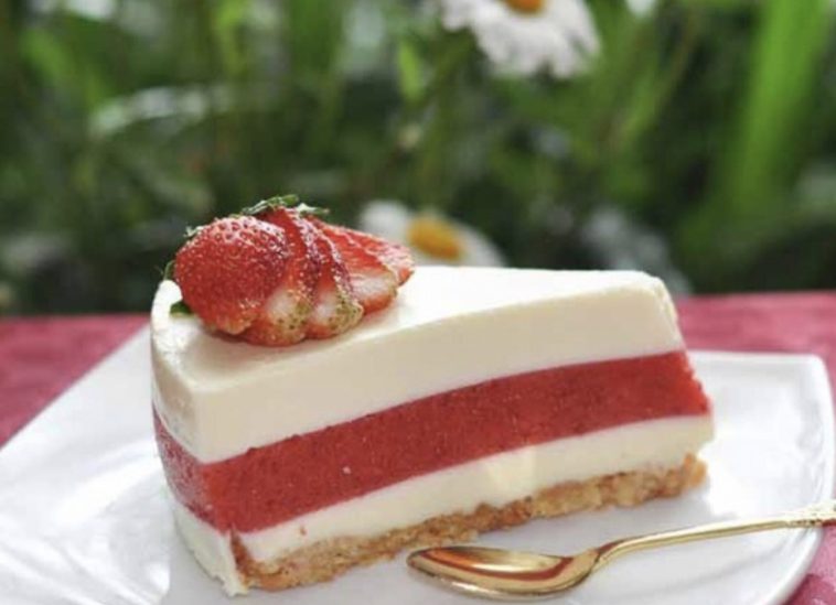 Cheesecake with Strawberry Jelly “Strawberry in Cream”