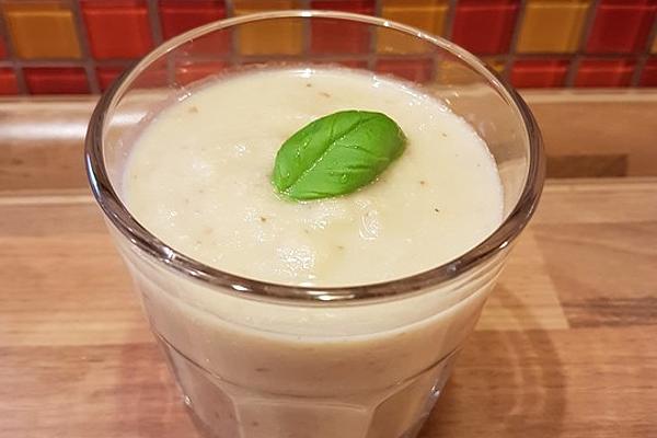 Apple-banana-marzipan Smoothie with Nuts or Almonds