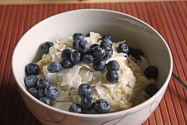 Apple-blueberry-coconut Millet Porridge According to TCM 5 Elements