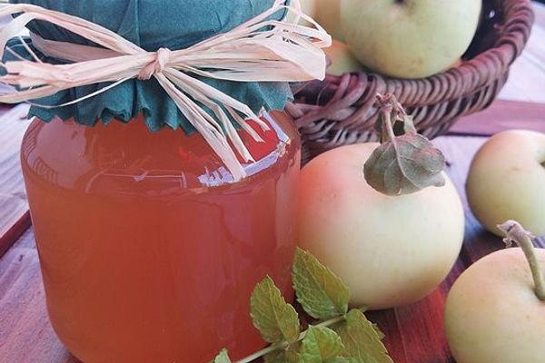 Apple Jelly with Mint