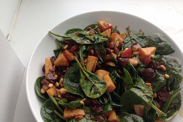 Apple – Spinach Salad with Pine Nuts and Sultanas
