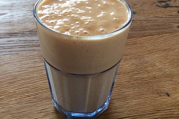 Apricot and Apple Smoothie with Banana
