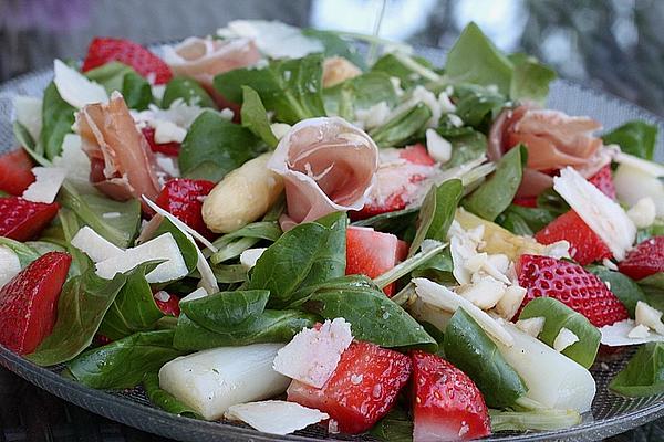 Asparagus Salad with Strawberries and Balsamic Vinaigrette
