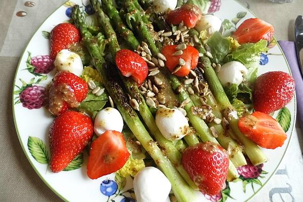 Asparagus Salad with Strawberries and Mozzarella