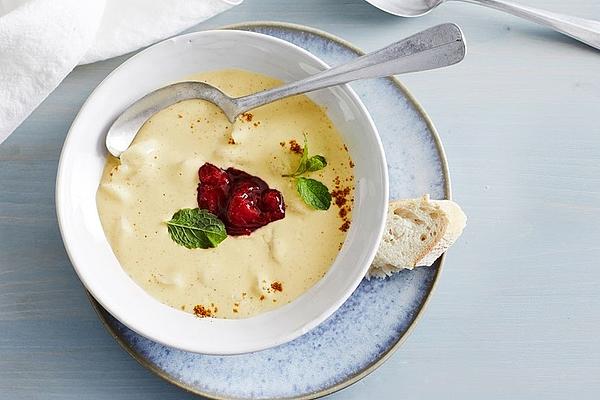 Asparagus Soup with Curry and Strawberry – Onion – Compote