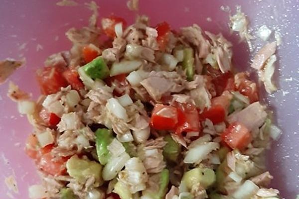 Avocado Salad with Tuna and Egg