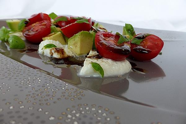 Avocado – Tomato – Mozzarella – Salad