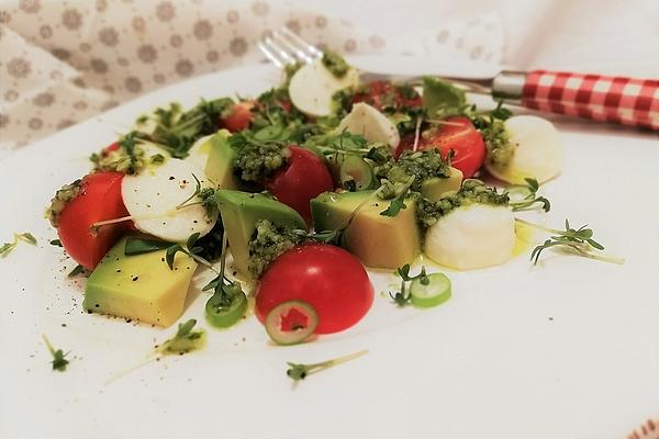 Avocado – Tomato Salad with Pesto and Mozzarella