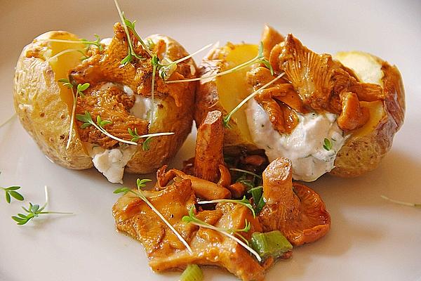 Baked Potato with Ricotta and Chanterelles