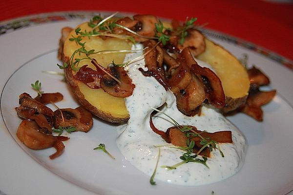 Baked Potato with Sour Cream and Mushrooms