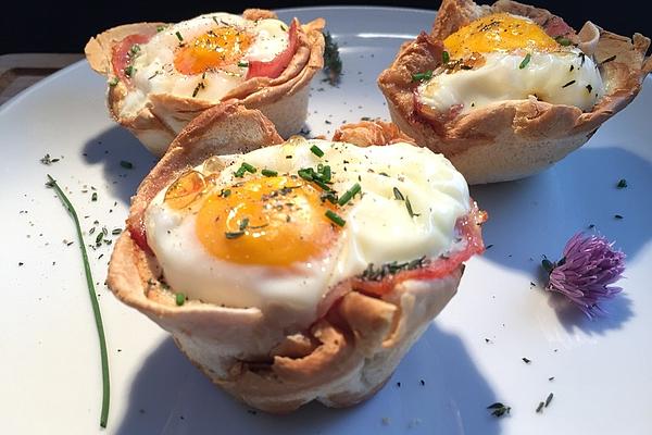 Baked Toasted Muffins with Egg and Bacon