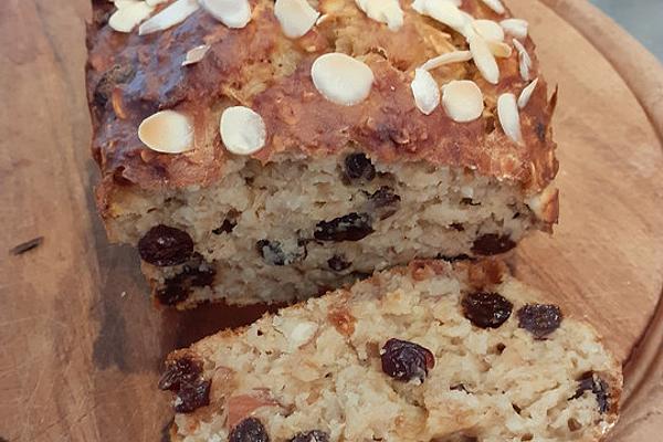 Banana Bread with Nuts and Raisins Without Sugar