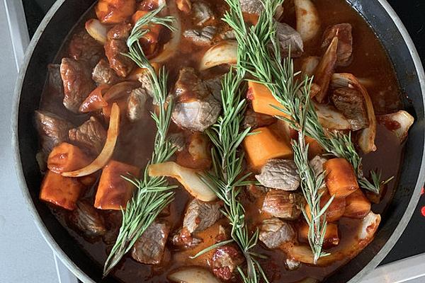 Beef Ragout with Balsamic Sauce