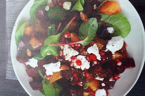 Beetroot Salad with Spinach and Goat Cheese
