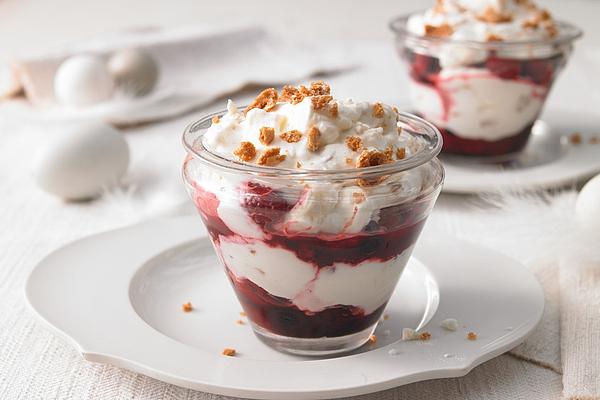 Berries – Meringue – Amarettini Dessert