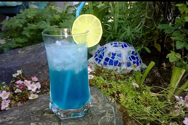 Blue Ocean Cocktail with Vodka and Lime