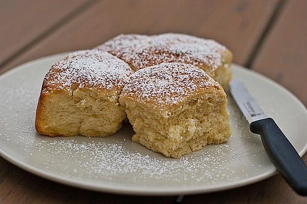 Bohemian Buchteln with Curd Cheese or Powidl Filling