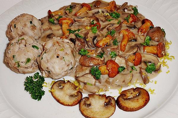 Bread Dumplings with Mushroom Ragout
