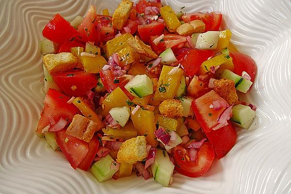 Bread Salad with Cucumber and Paprika