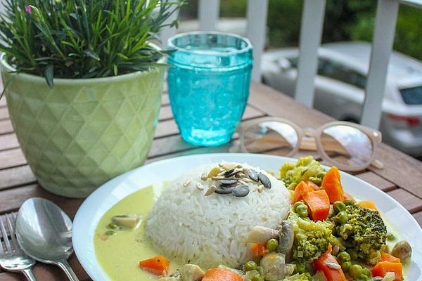 Broccoli, Carrots and Mushrooms in Coconut Curry Sauce