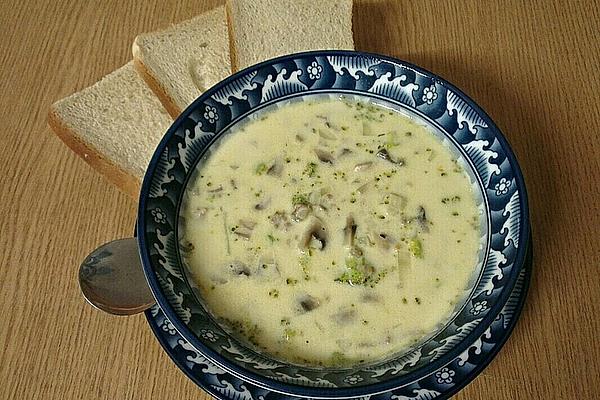 Broccoli – Cheese Soup with Minced Meat and Mushrooms
