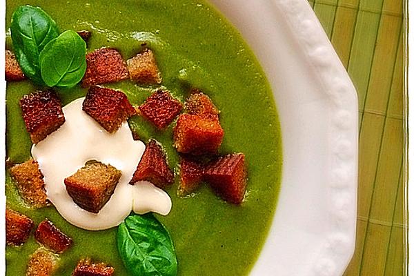 Broccoli Cream Soup with Croutons