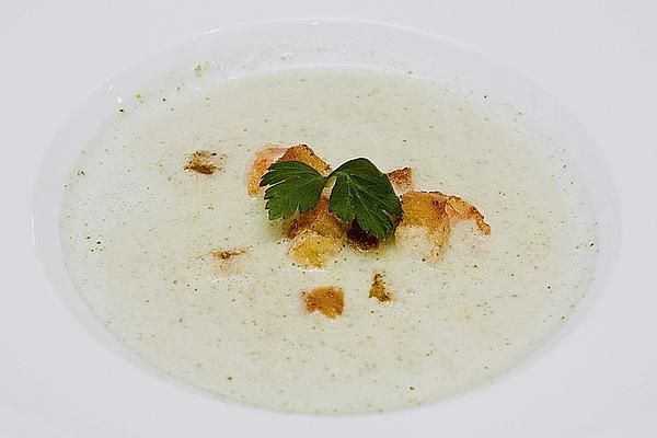 Broccoli Cream Soup with Fried Prawns and Croutons