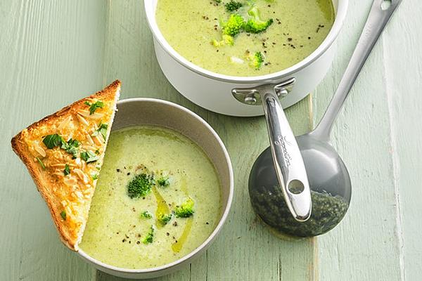 Broccoli Soup with Cheese and Almond Toast