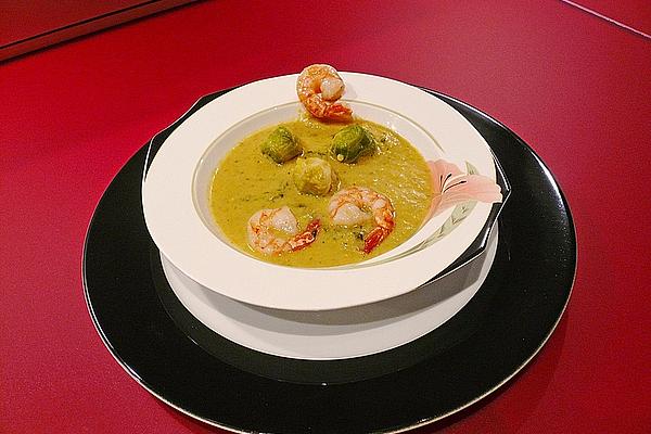 Brussels Sprouts Curry Soup with Prawns