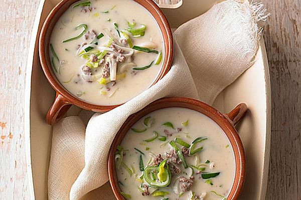 Cheese and Leek Soup with Minced Meat