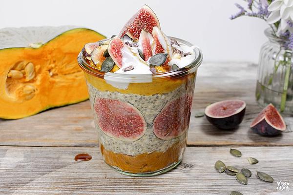 Chia Overnight Oats with Pumpkin Puree