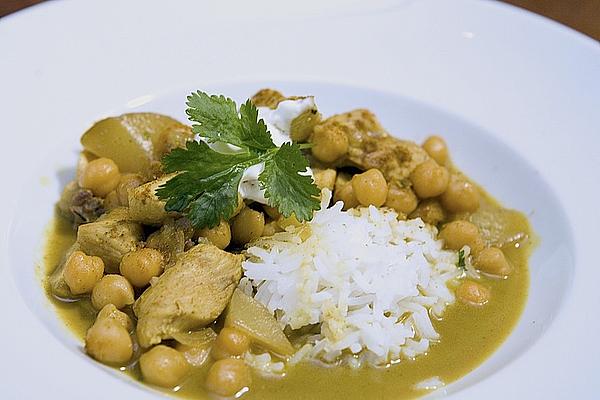 Chicken Curry with Chickpeas and Mango Pieces