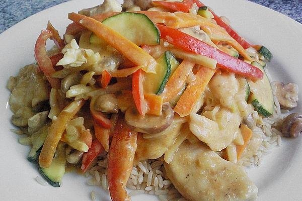 Chicken with Vegetables in Thai Curry Sauce
