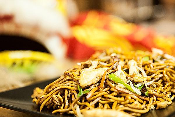 Chinese Fried Noodles with Chicken, Egg and Vegetables