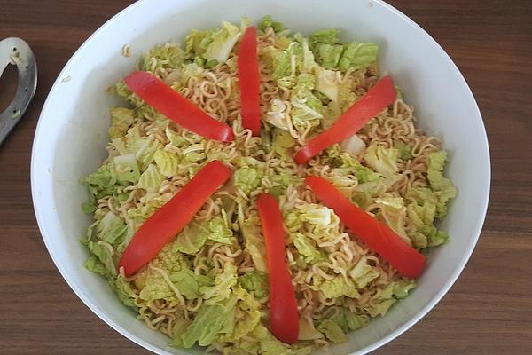 Chinese Noodle Salad with Chinese Cabbage and Leek