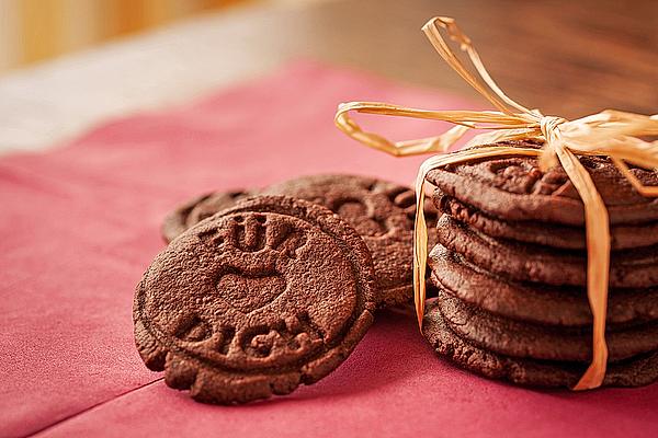 Chocolate Cookies with Peanut Butter Filling