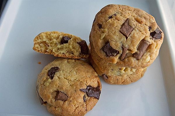 Chocolate-nut Cookies