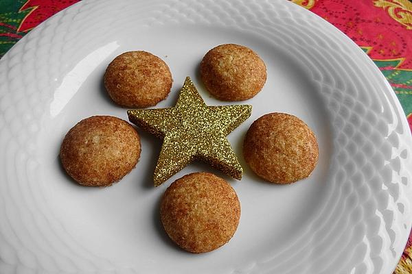 Christmas Cinnamon Biscuit Balls