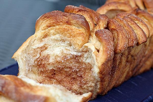 Cinnamon-plucked Bread